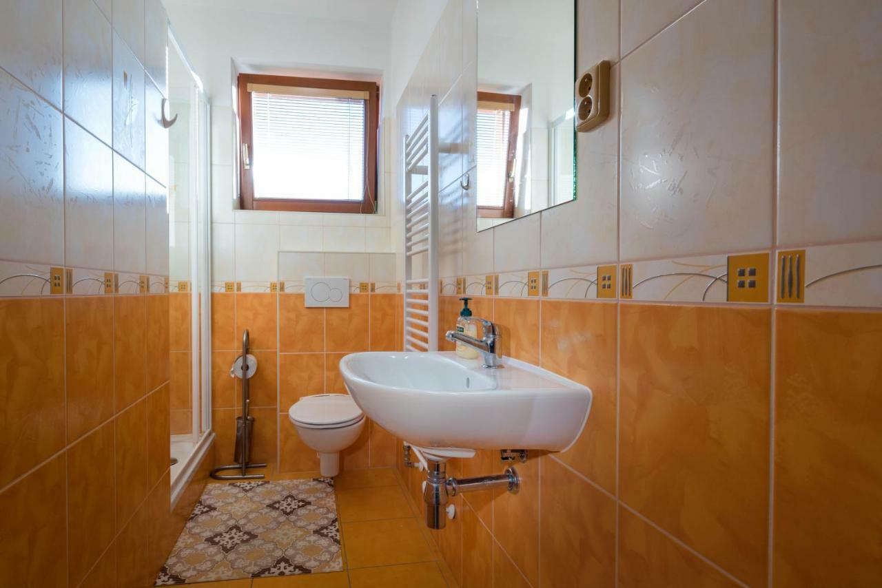 Villa Dam Liptovský Mikuláš Exteriör bild